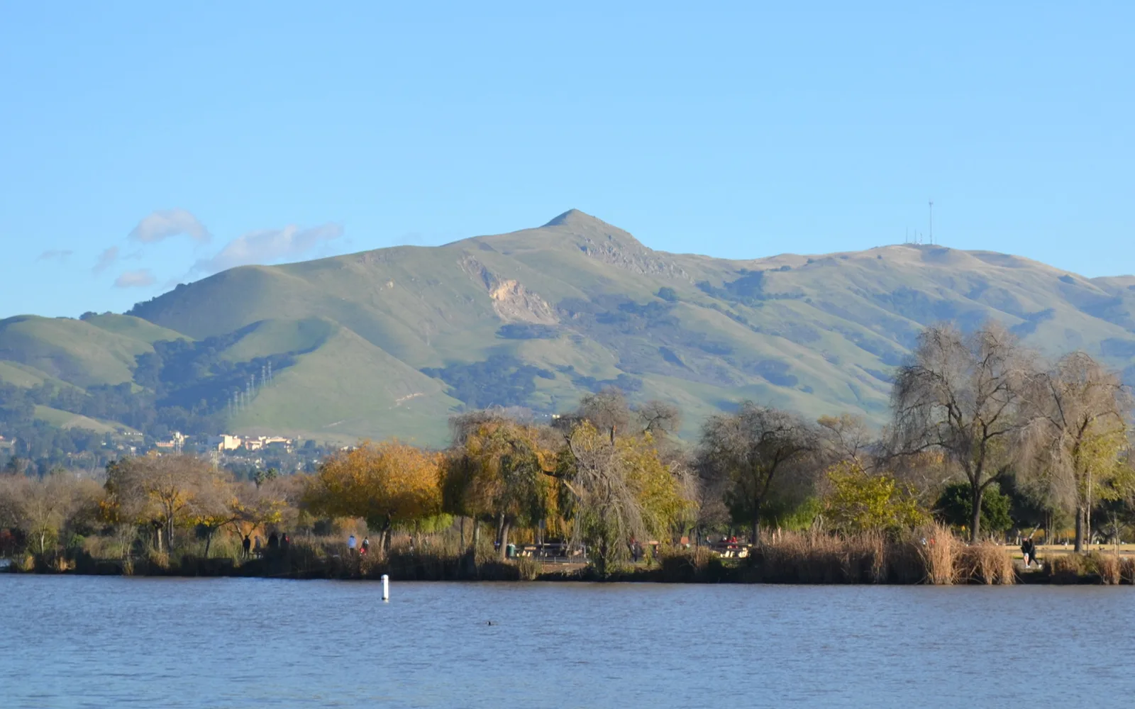 Fremont — Mission Peak over Lake Elizabeth, in Fremont, California (cropped)